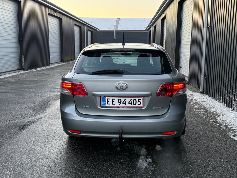 Toyota Avensis 1,6 VVT-i TX stc. 5d