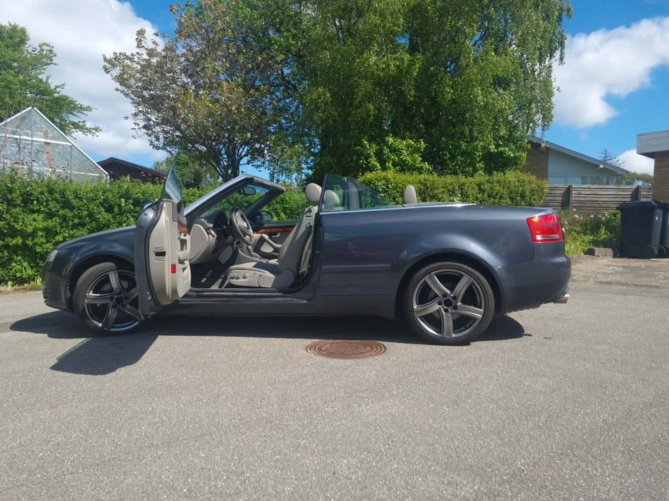 Audi A4 3,2 FSi quattro Cabriolet 2d