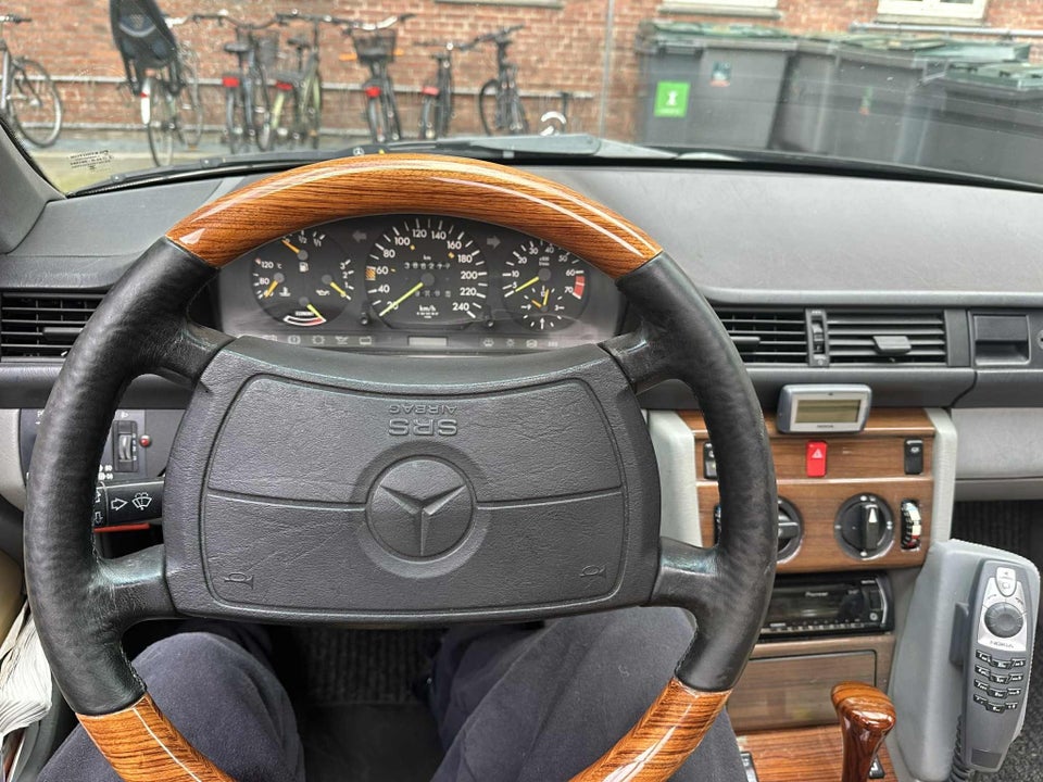 Mercedes 300 CE-24 3,0 aut. 2d