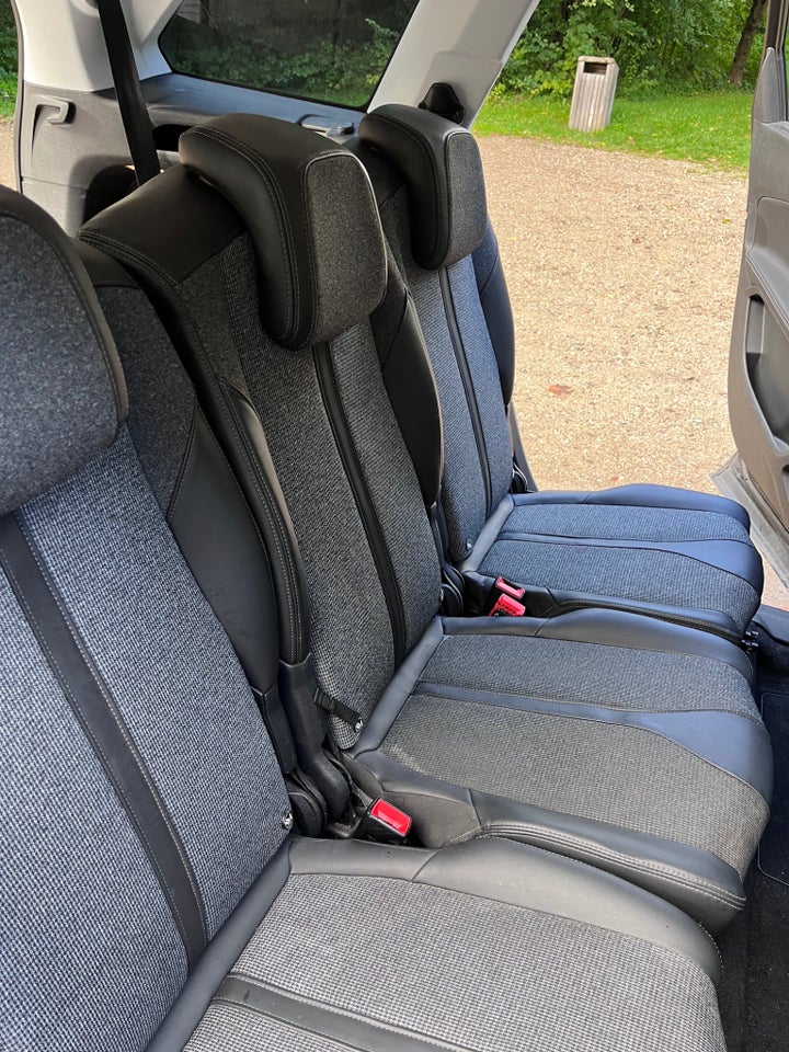 Peugeot 5008 1,5 BlueHDi 130 Allure 7prs 5d