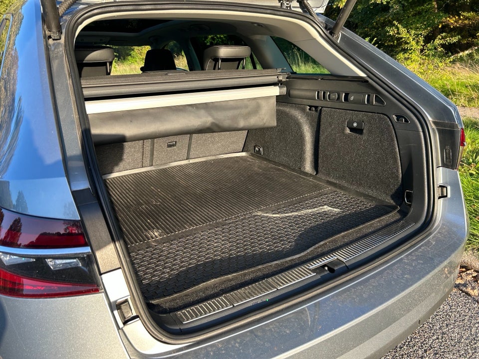 Skoda Superb 1,4 TSi iV Plus Combi DSG 5d