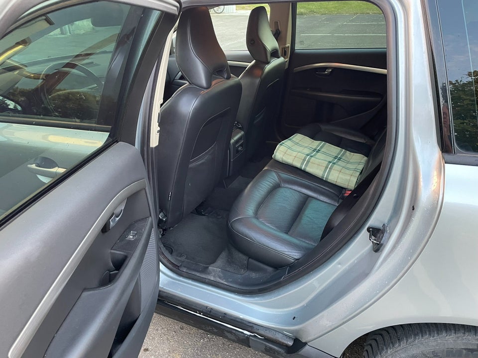 Volvo V70 2,5 T Momentum aut. 5d