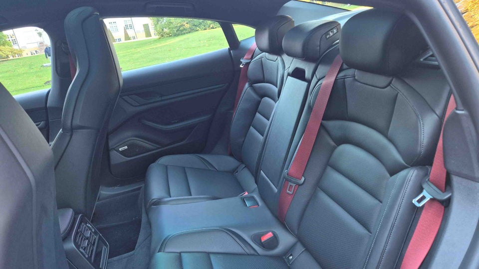 Porsche Taycan Performance+ 4d