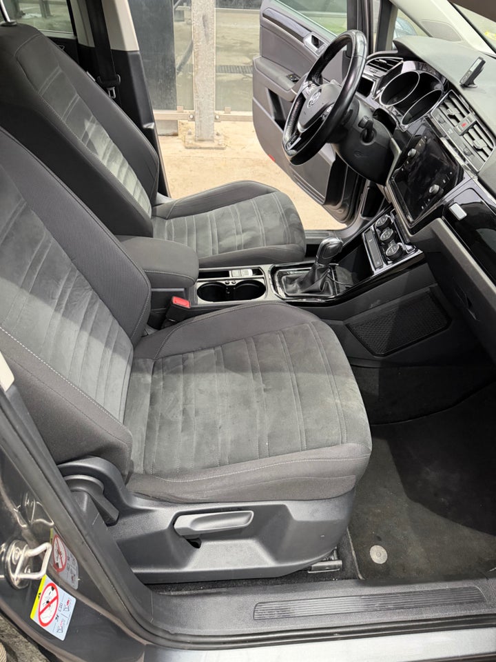 VW Touran 1,6 TDi 115 Highline DSG 7prs 5d