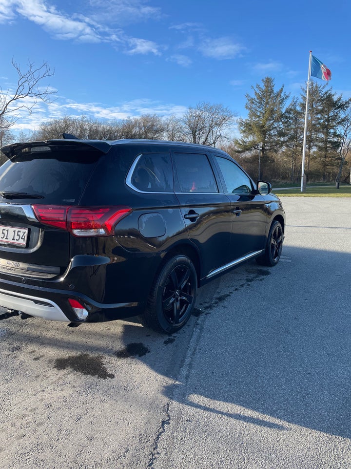 Mitsubishi Outlander 2,4 PHEV Intense CVT 4WD 5d