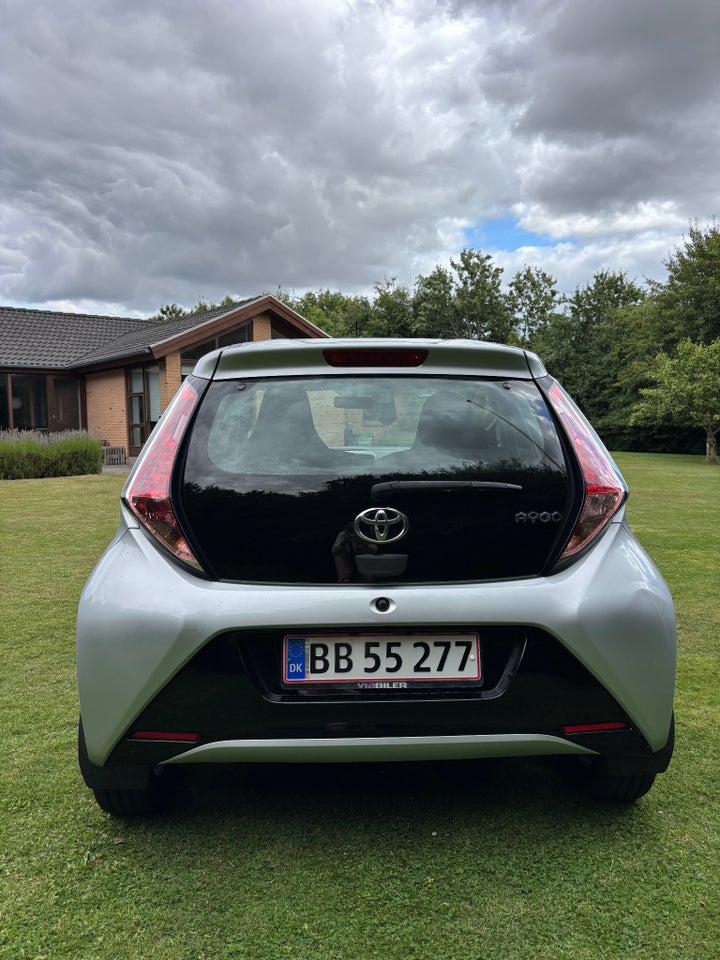 Toyota Aygo 1,0 VVT-i x-wave Sky 5d
