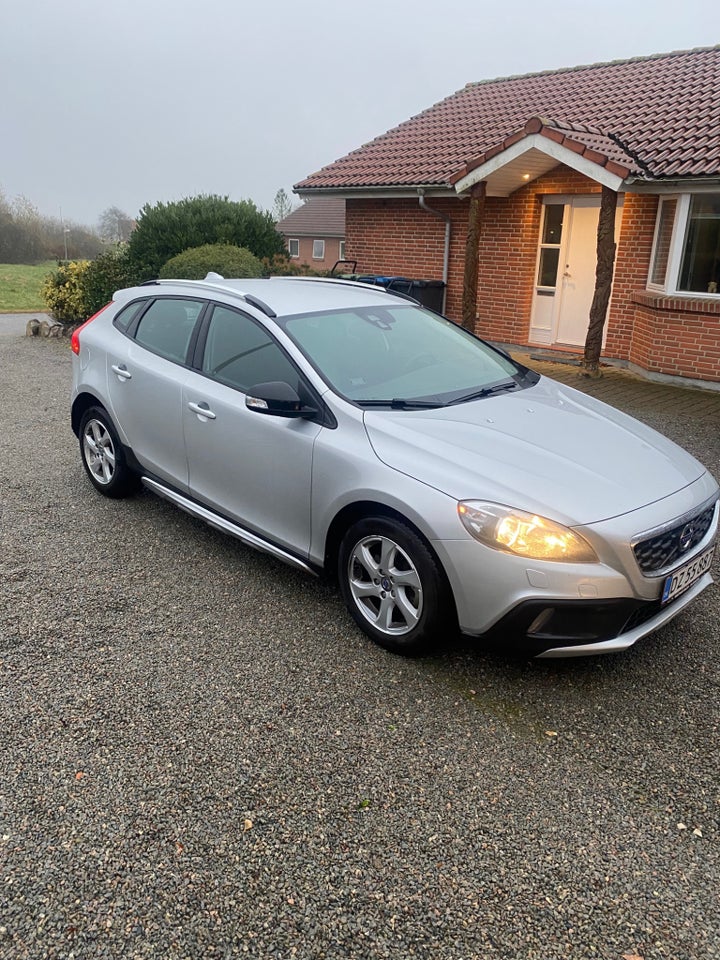 Volvo V40 CC 1,6 D2 115 Momentum 5d