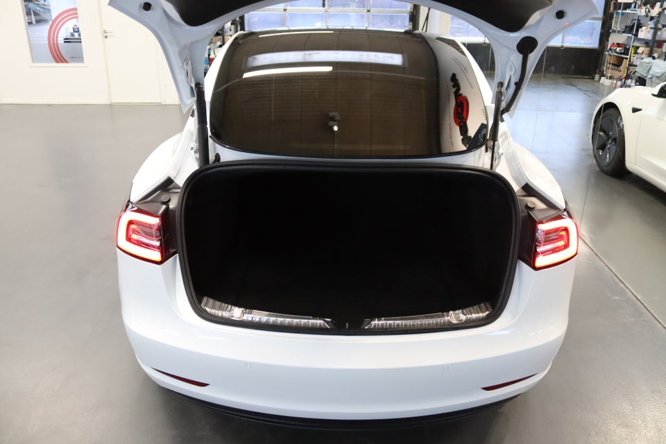 Tesla Model 3 Standard Range+ RWD 4d