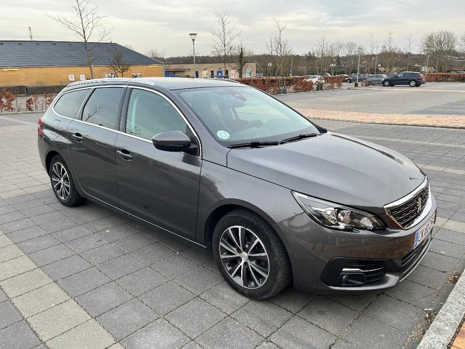 Peugeot 308 1,5 BlueHDi 130 Prestige SW 5d