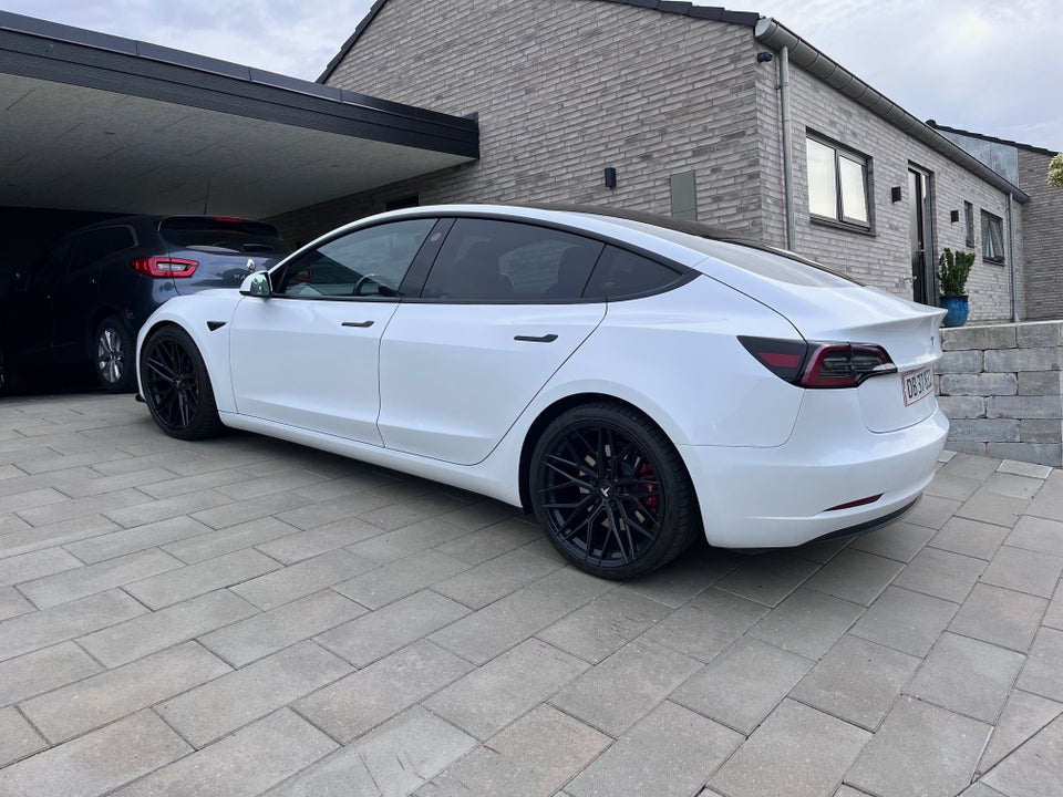 Tesla Model 3 Standard Range+ RWD 4d