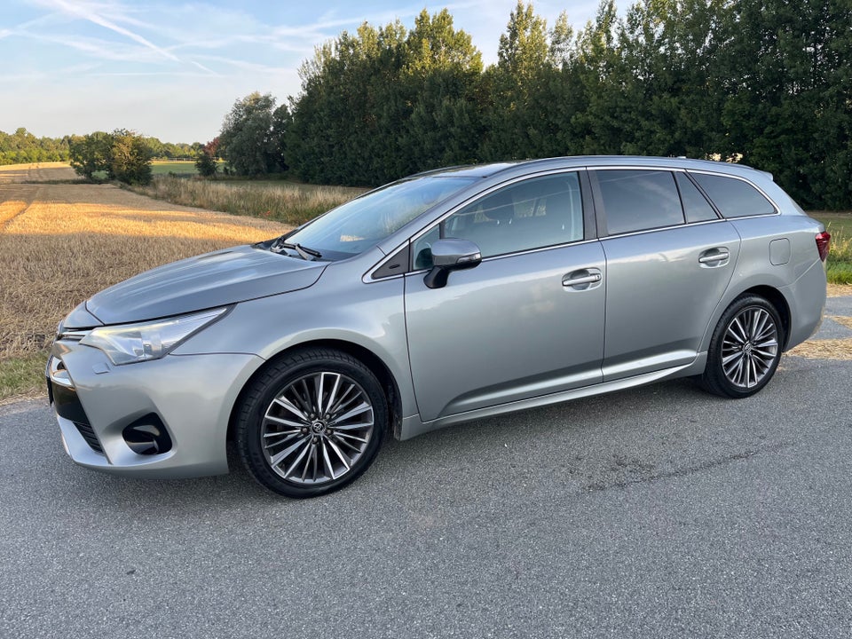 Toyota Avensis 1,8 VVT-i T1 Touring Sports 5d