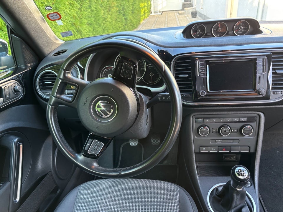 VW The Beetle 1,2 TSi 105 Design Cabriolet 2d