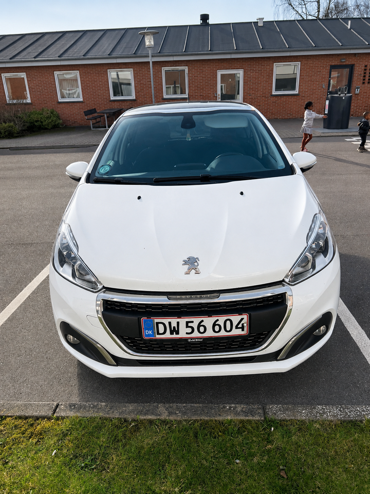 Peugeot 208 1,5 BlueHDi 100 Like Sky 5d