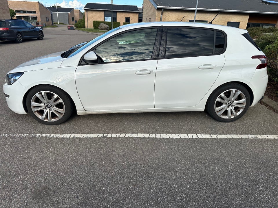 Peugeot 308 1,6 HDi 92 Active 5d