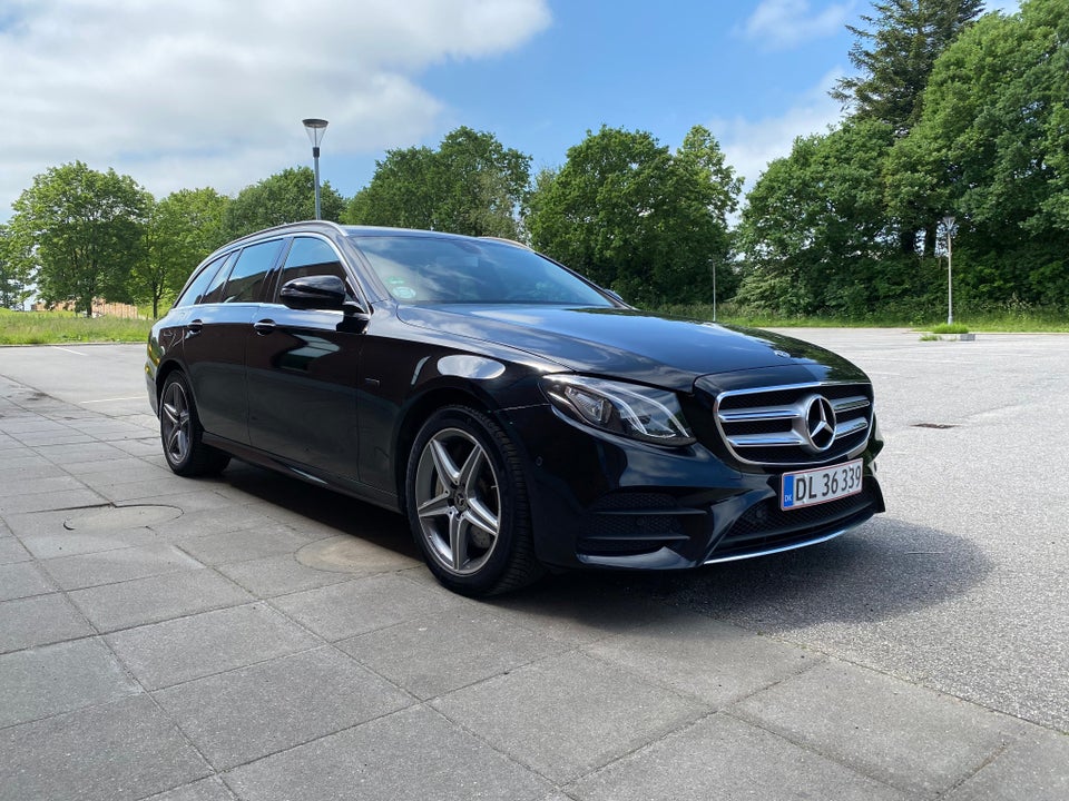 Mercedes E300 de 2,0 AMG Line stc. aut. 5d