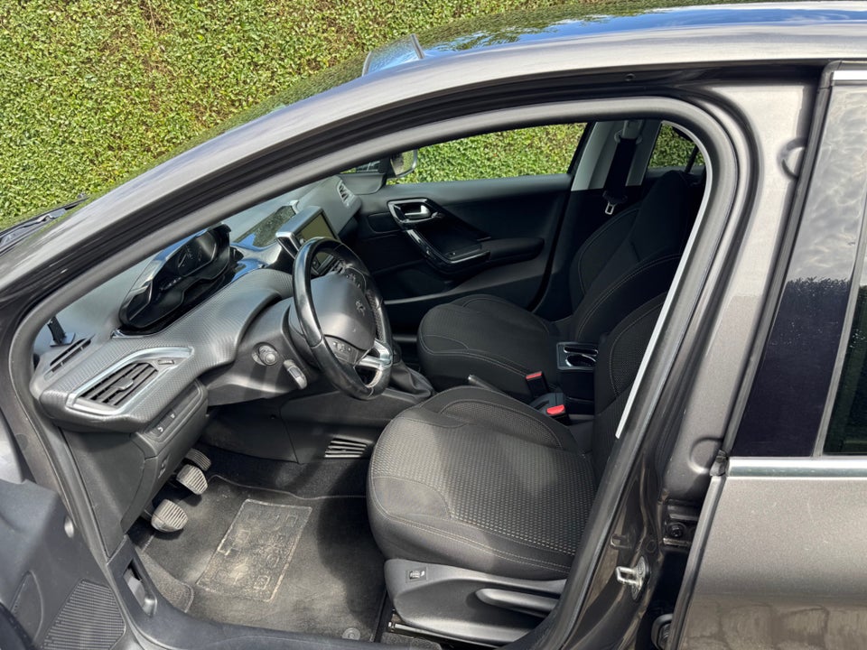 Peugeot 208 1,6 BlueHDi 100 Allure Sky 5d