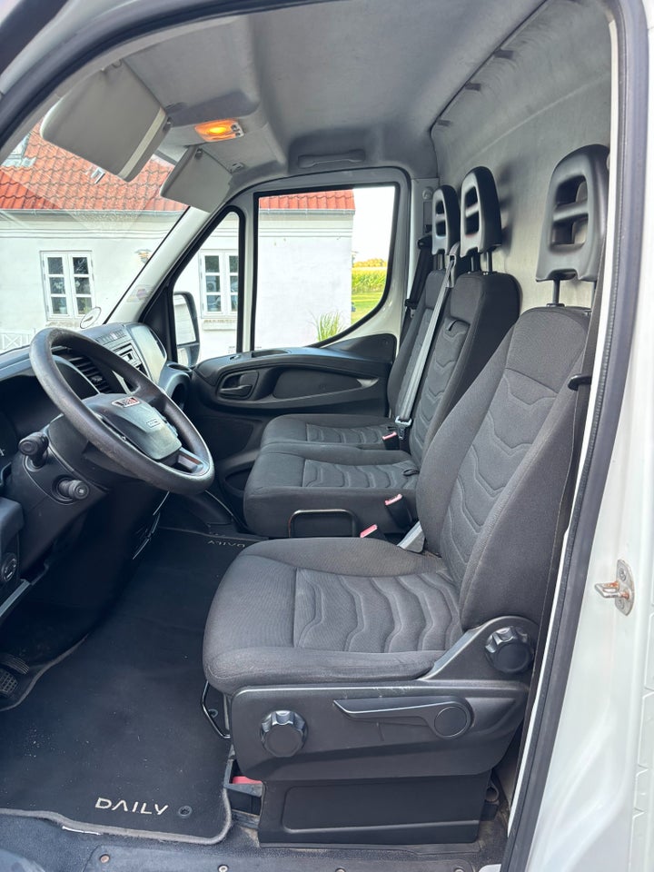 Iveco Daily 2,3 35S15 10,8m³ Van
