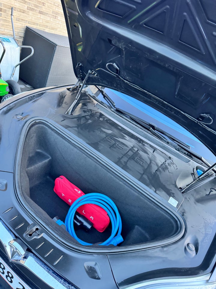 Tesla Model S Standard Range AWD 5d