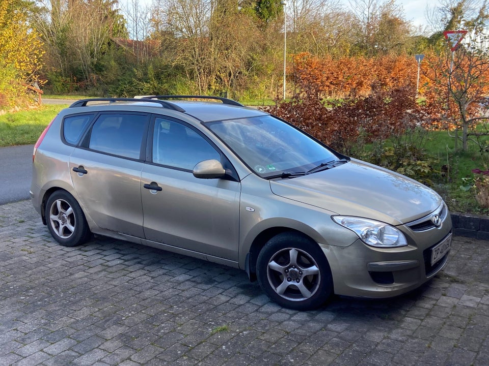 Hyundai i30 1,6 CRDi 90 Classic CW 5d