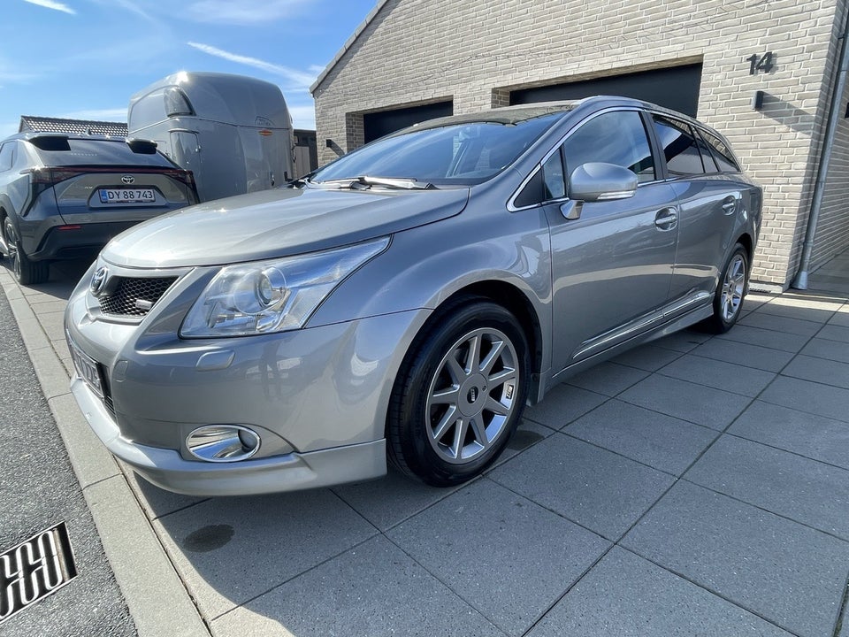 Toyota Avensis 1,8 VVT-i TX stc. CVT 5d