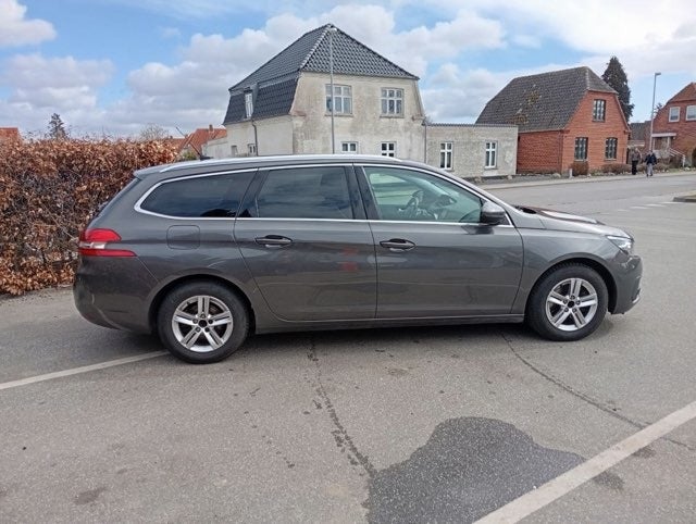 Peugeot 308 1,5 BlueHDi 130 Allure+ Sky SW 5d