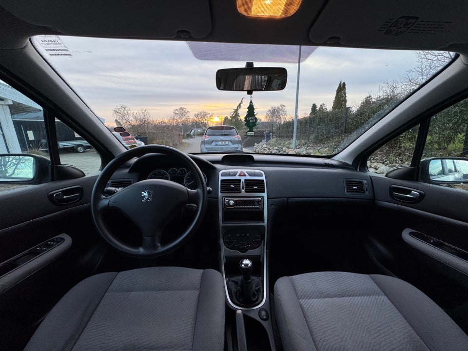 Peugeot 307 1,6 XR stc. 5d