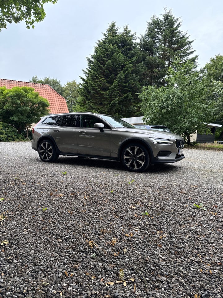 Volvo V60 CC 2,0 B4 197 aut. AWD 5d