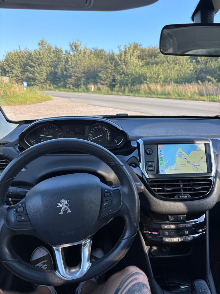 Peugeot 208 1,6 BlueHDi 100 Chili Sky 5d