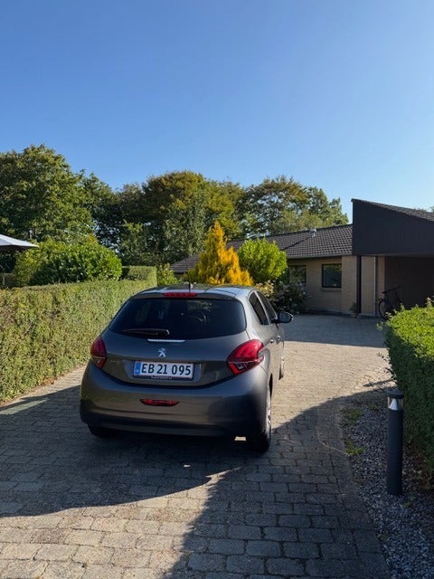 Peugeot 208 1,2 PureTech 82 Signature 5d