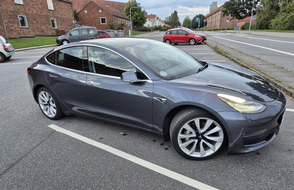 Tesla Model 3 Long Range AWD 4d