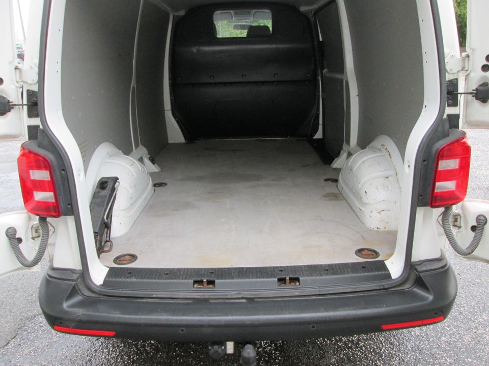 VW Transporter 2,0 TDi 102 Kassevogn lang