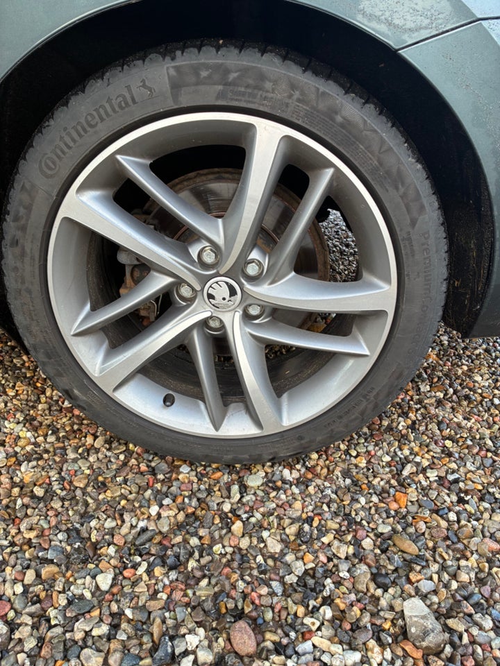 Skoda Superb 2,0 TDi 150 Business Executive Combi DSG 5d