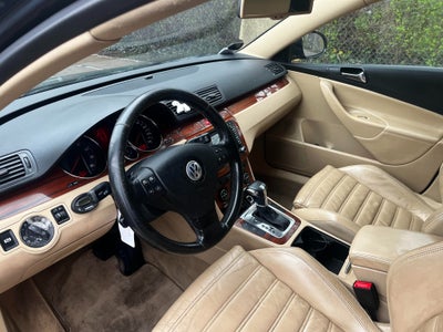 VW Passat 3,2 FSi Highline DSG 4Motion Benzin 4x4 4x4 aut. Automatgear modelår 2006 km 254000 Sort A