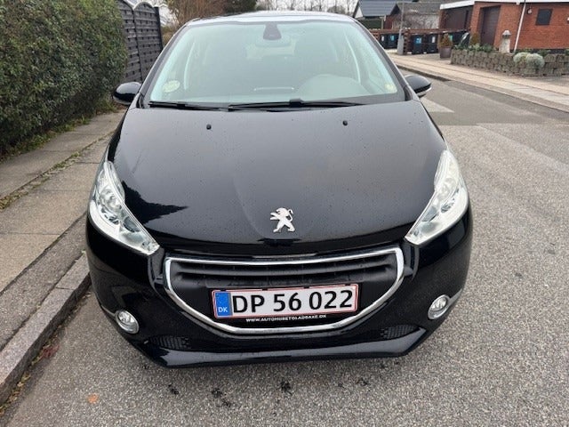 Peugeot 208 1,2 VTi Allure Sky 5d