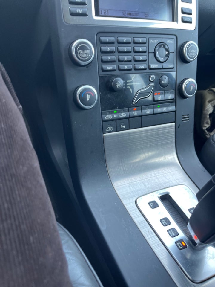 Volvo V70 2,5 T Momentum aut. 5d