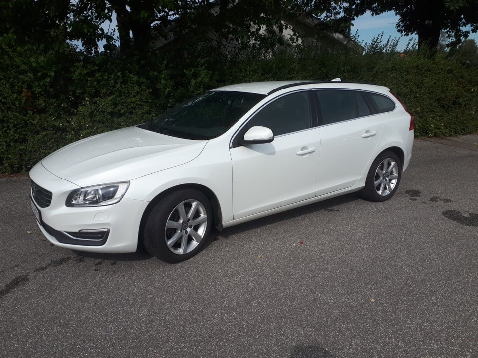 Volvo V60 2,0 D5 225 Momentum aut. 5d