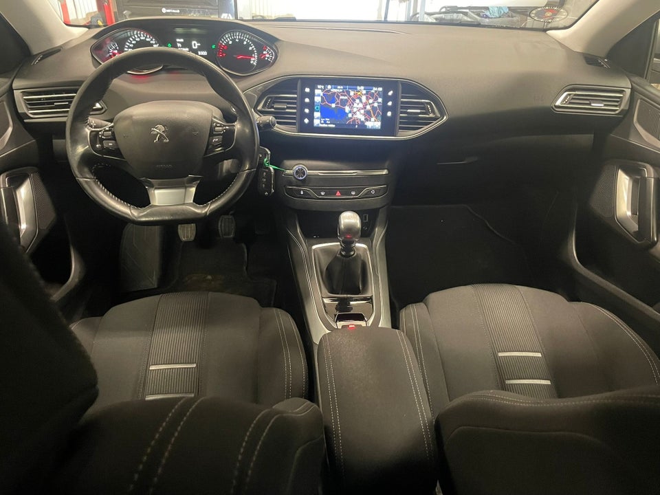 Peugeot 308 1,2 e-THP 130 Active SW 5d