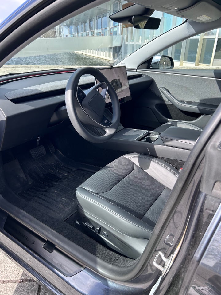 Tesla Model 3 RWD 4d