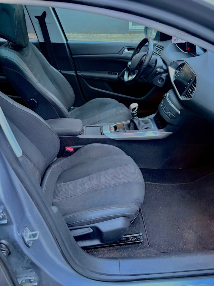 Peugeot 308 1,5 BlueHDi 130 Allure+ Sky SW 5d