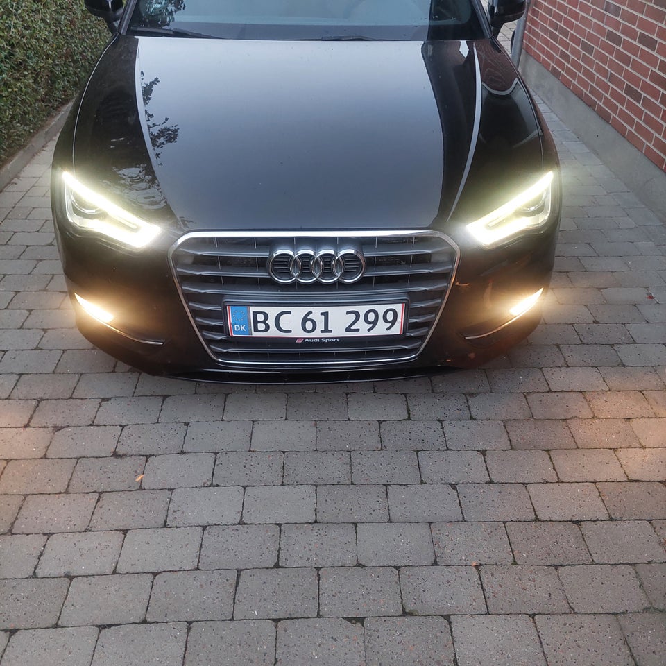 Audi A3 2,0 TDi 150 S-line Sportback S-tr. 5d