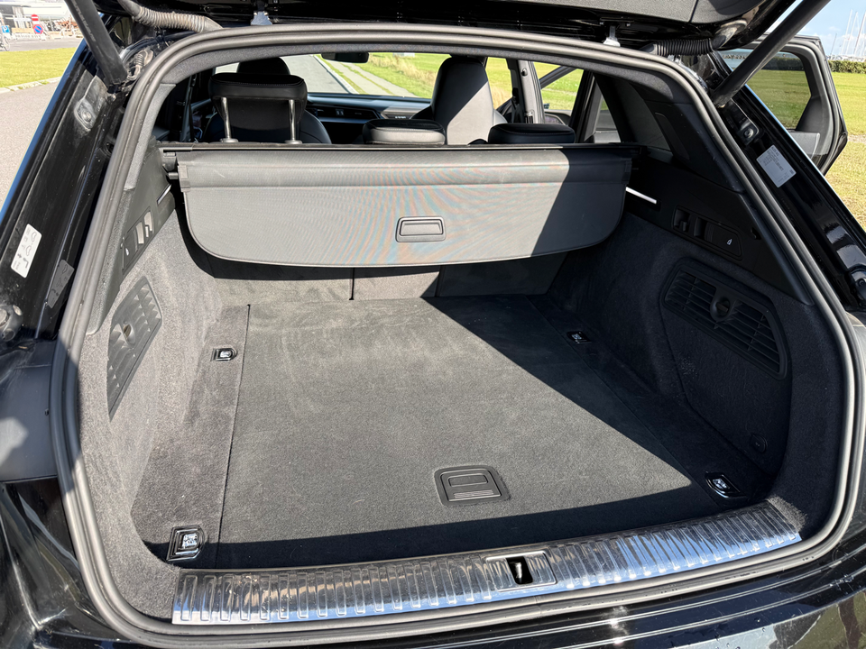 Audi e-tron 55 S-line quattro 5d