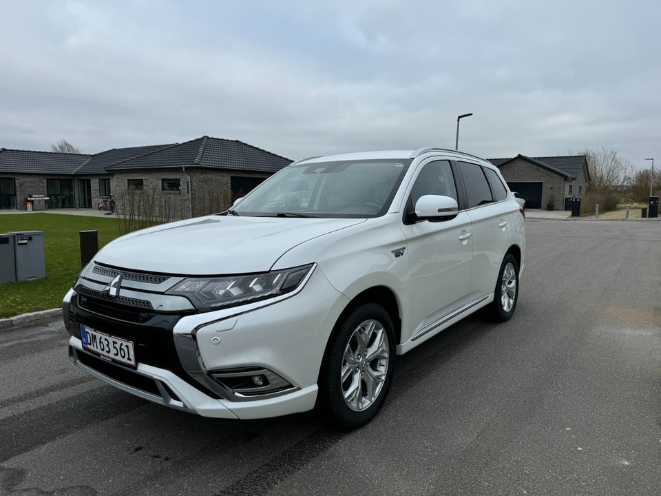 Mitsubishi Outlander 2,4 PHEV Intense CVT 4WD 5d