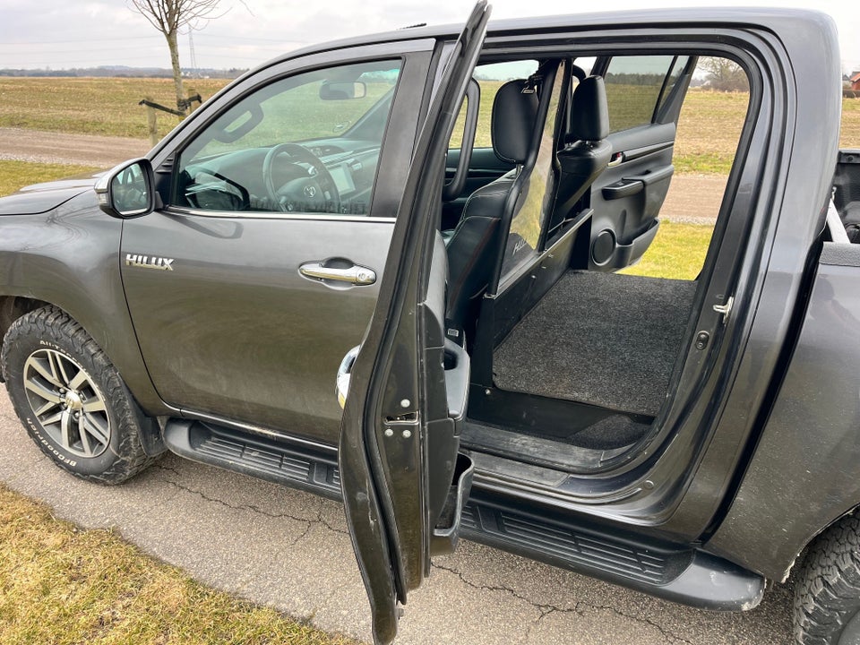 Toyota HiLux 2,4 D-4D 150 T4 Db.Kab aut. 4x4 4d