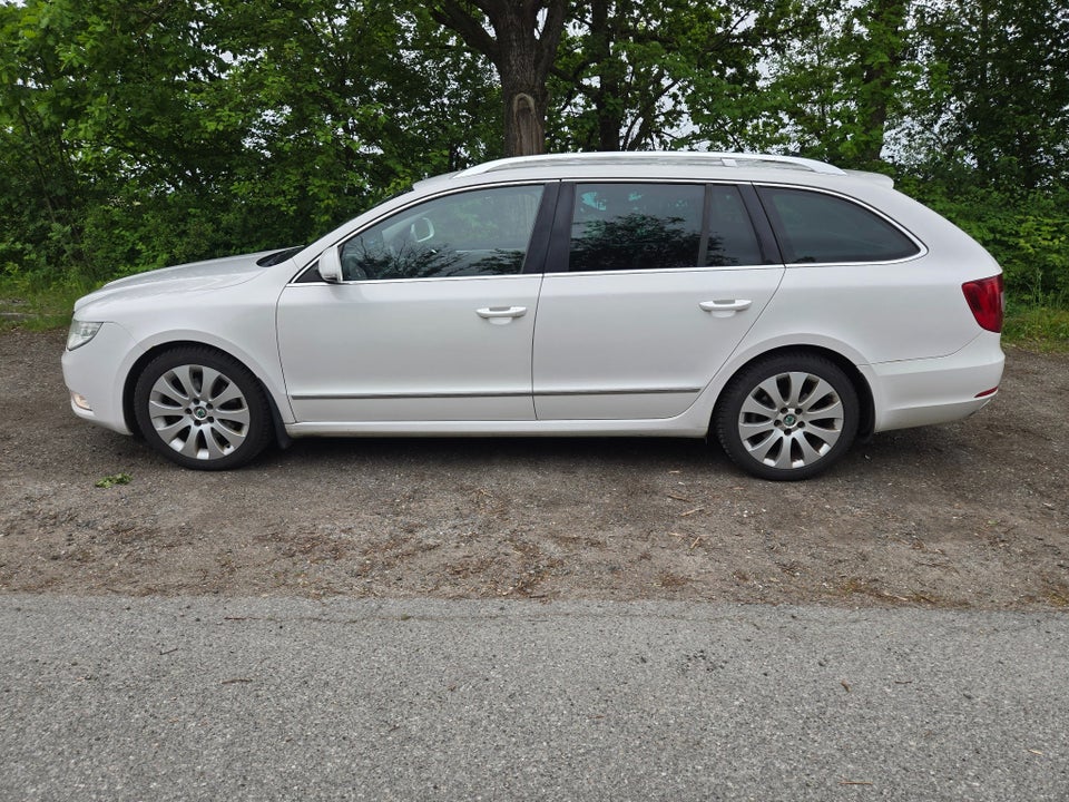 Skoda Superb 2,0 TDi 170 Elegance Combi DSG 5d