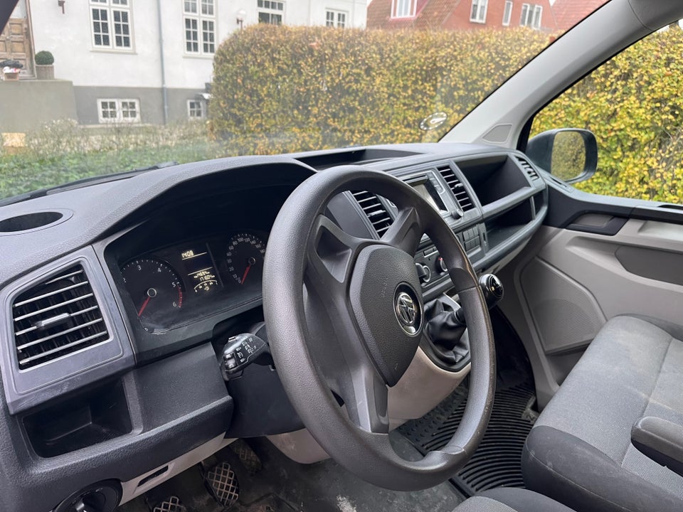 VW Transporter 2,0 TDi 140 Kassevogn lang