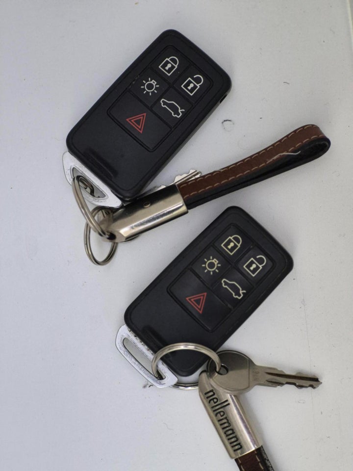 Volvo V40 CC 2,0 D3 150 Momentum aut. 5d