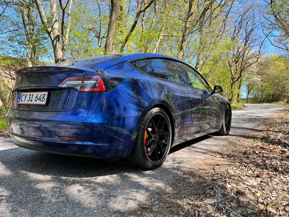 Tesla Model 3 Long Range AWD 4d