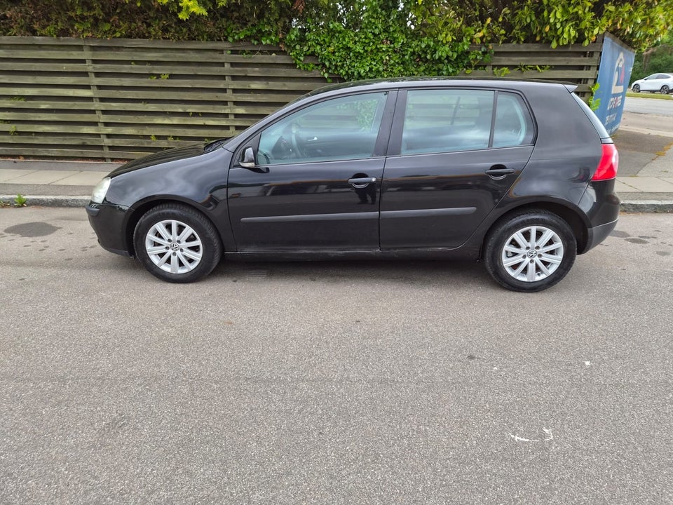 VW Golf V 1,6 FSi Trendline 5d