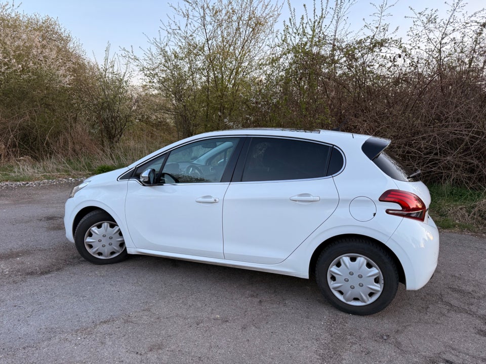 Peugeot 208 1,6 BlueHDi 100 Allure Sky 5d