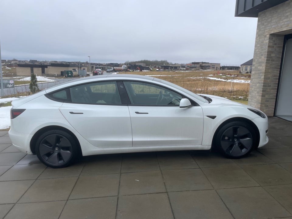 Tesla Model 3 Standard Range+ RWD 4d